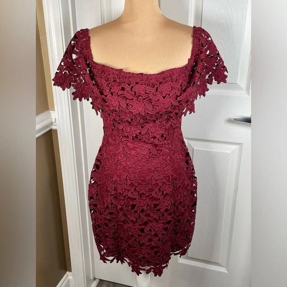 Guess Enna Lace Off-The-Shoulder Dress (burgundy color) NWT Medium - Picture 8 of 9